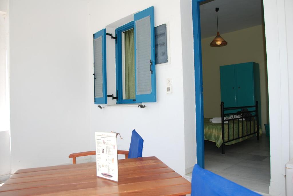Koulas Pension - Red Lake Agios Prokopios  Room photo