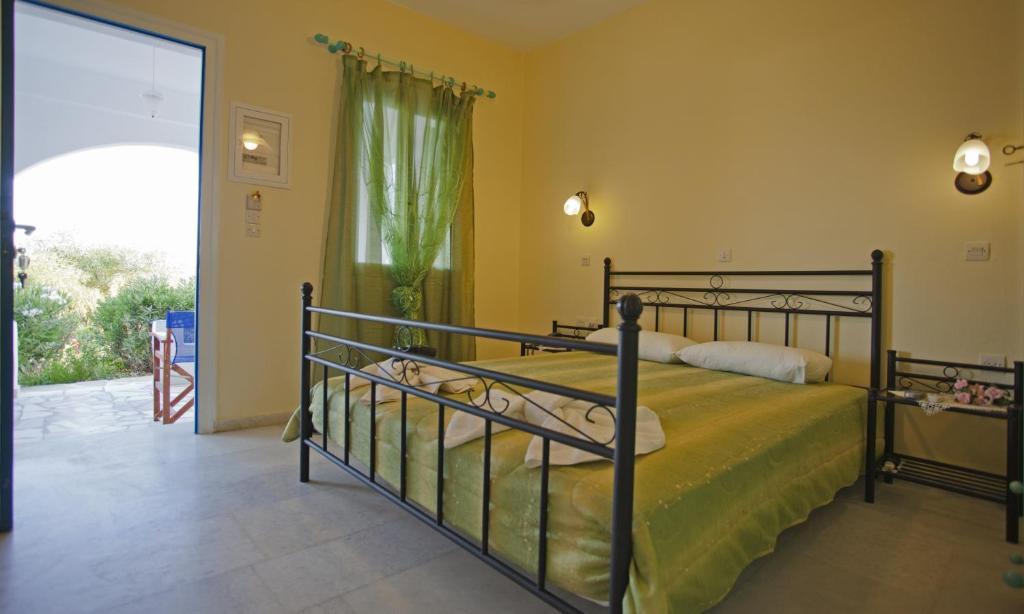 Koulas Pension - Red Lake Agios Prokopios  Exterior photo